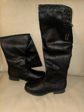 “REASONABLE OFFERS ONLY” “NOT RATED” Black Studded Women's Knee-High Boots 👢